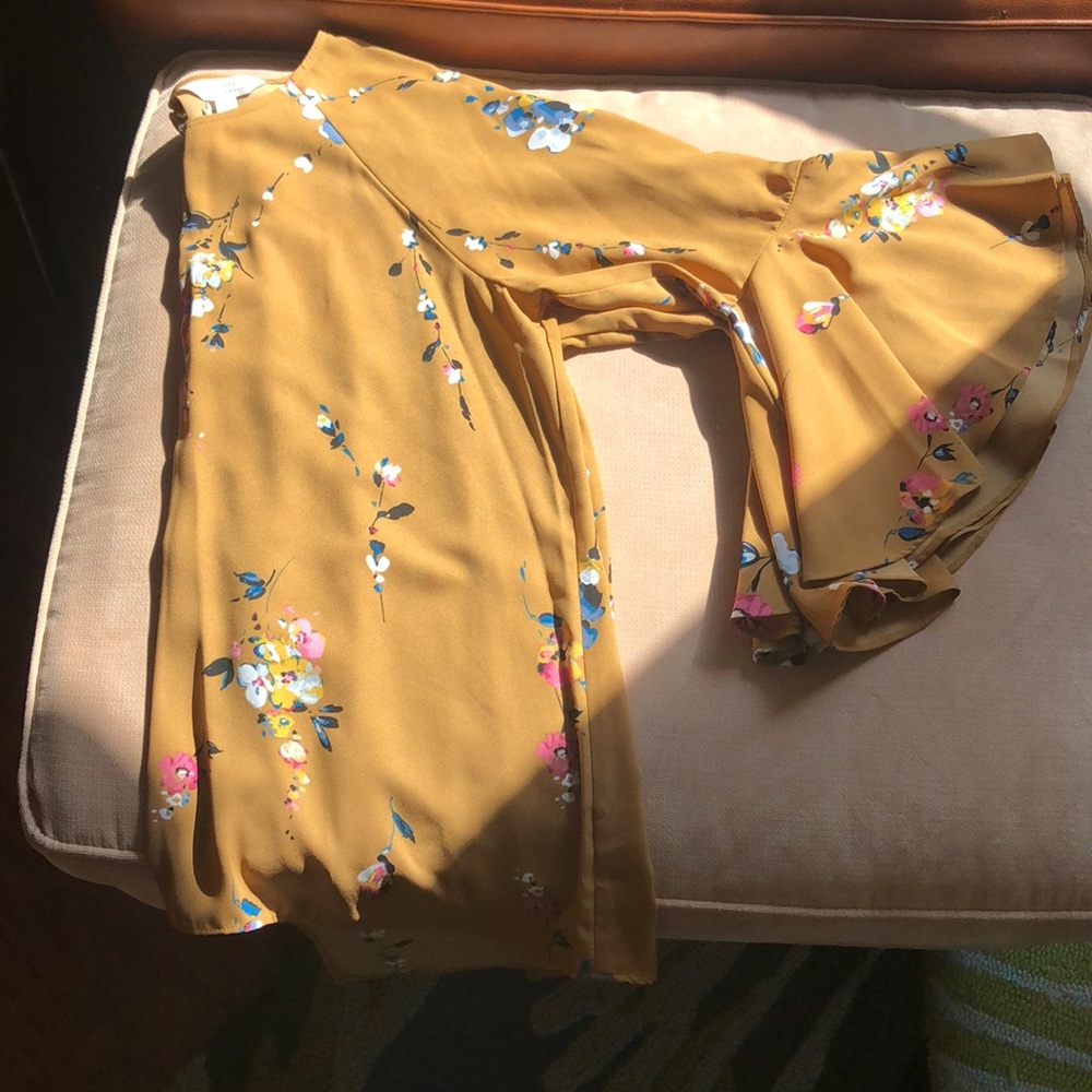 LC flutter bell sleeve blouse